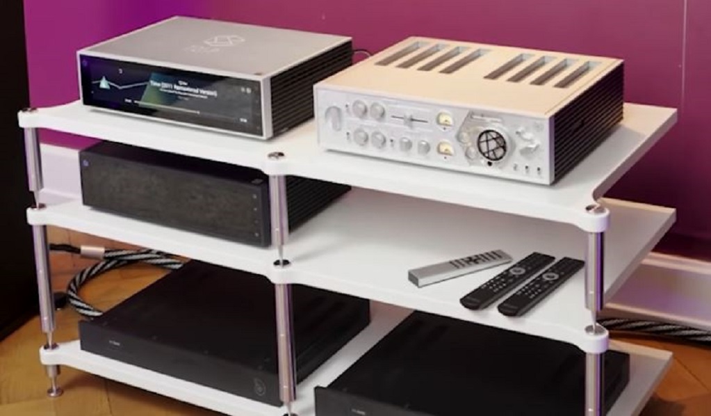 Hörraum mit Stereo-Lautsprechern